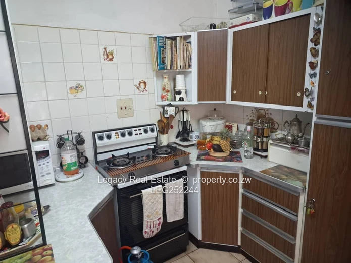 4-Bed Home with Borehole on 4000m² in Waterfalls