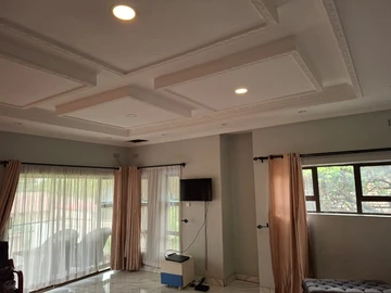6 Bedroom House
