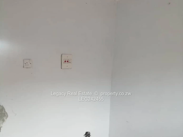 Willowvale 2-Bedroom Flat for Sale (3rd Floor)