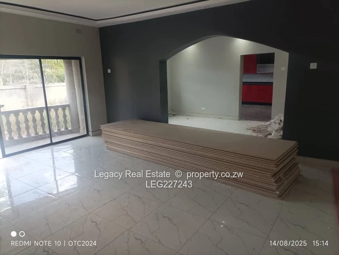 Glen Lorne 3-Bed Garden Flat with Balcony & Paved Yard