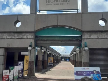 Prime Retail Space Available in Vibrant Highlen Shopping Center
