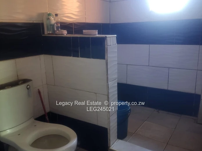 Incomplete 4 bedroomed House in Knowe on a 2000sqm land