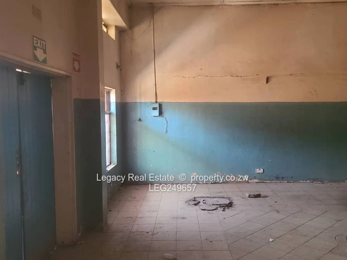 Chitungwiza Commercial Warehouse – Ideal For Manufacturing And Distribution
