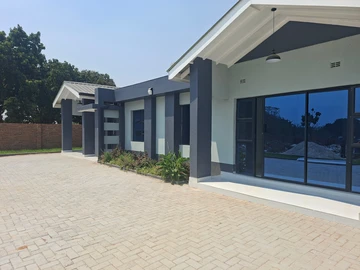 4 Bedroom Flat & Apartment
