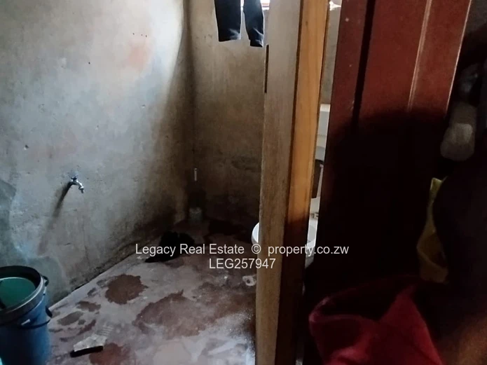 4-Bed Walled Home with Verandah & Garden — Manyame Park