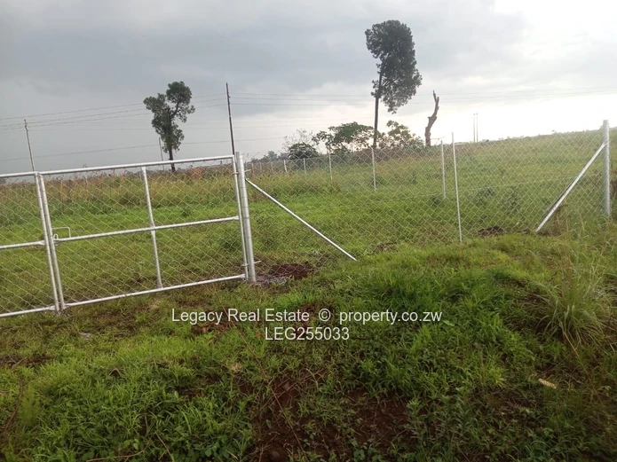 Chainlink-Fenced 1200m² Stand in Fairview — Tarred Road & Water