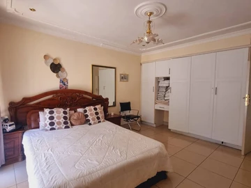 6 Bedroom House