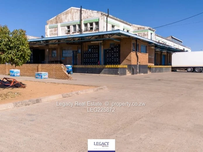 Massive investment in a mature in the heart of sought-after industrial area  (Sole Mandate)