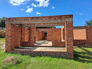 Spacious 5-Bed Home in Monavale: Finish to your own taste