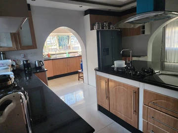 5 Bedroom House