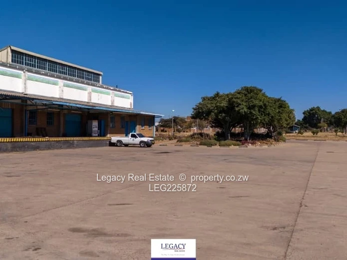 Massive investment in a mature in the heart of sought-after industrial area  (Sole Mandate)