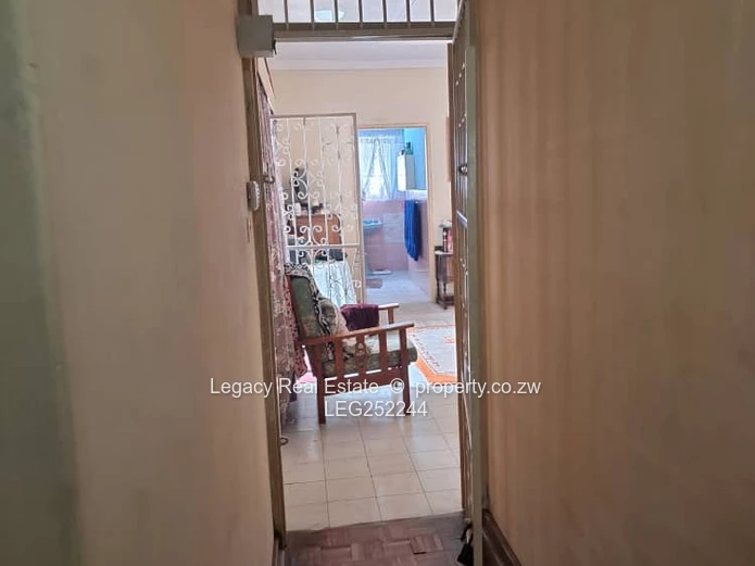 4-Bed Home with Borehole on 4000m² in Waterfalls