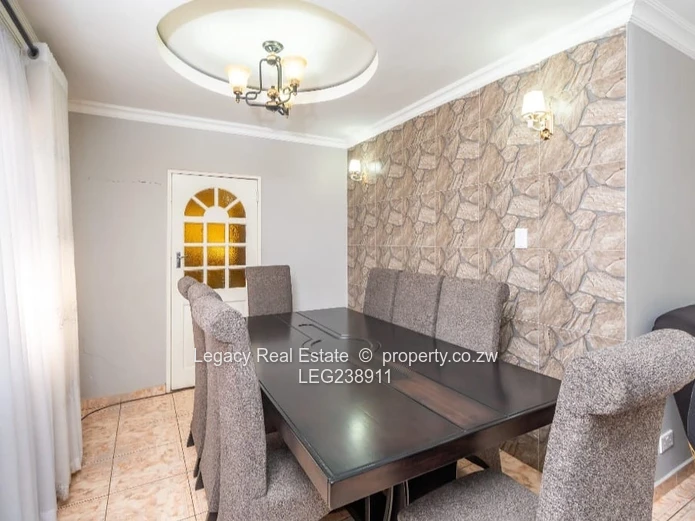 Ultra-Modern Executive Home – Strathaven Residence with Pool