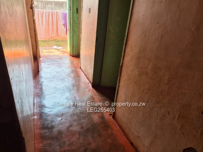4-Bed Walled Home in Hatcliffe - Secure, Paved Yard