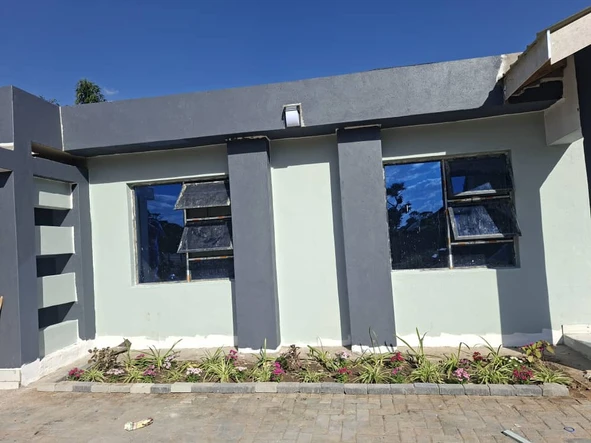 4 Bedroom Flat & Apartment
