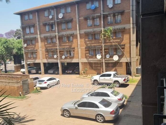 Avenues CBD 2-Bed Flat — Balcony, Parking & Fitted Kitchen
