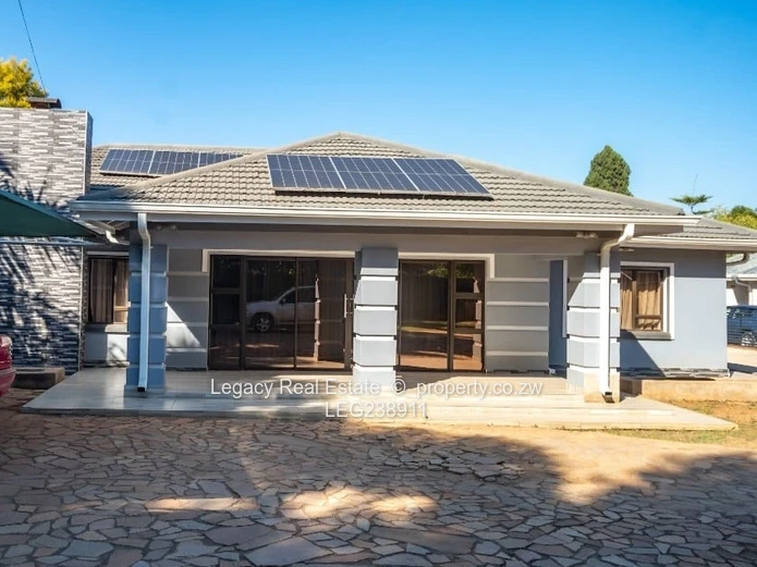 Ultra-Modern Executive Home – Strathaven Residence with Pool