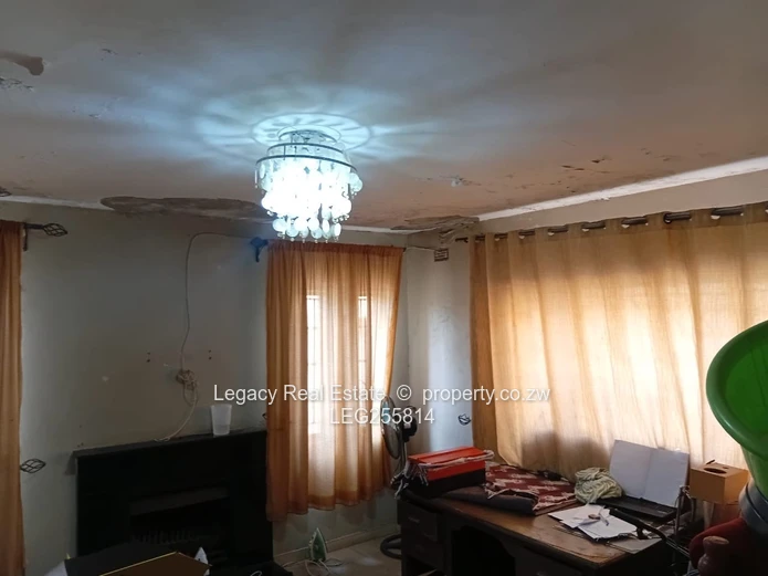 4-Bed Zimre Park House — Fitted Kitchen, Garden & Garage
