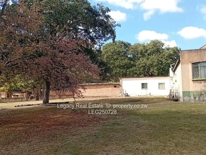 Gated 10.3ha Farm with Barn, Dam & Gravel Road - Marondera