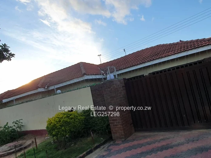 4BR Budiriro Home - Borehole, Modern Kitchen & Driveway