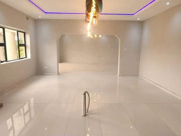 4 Bedroom Flat & Apartment