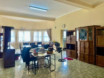 6 Bedroom House