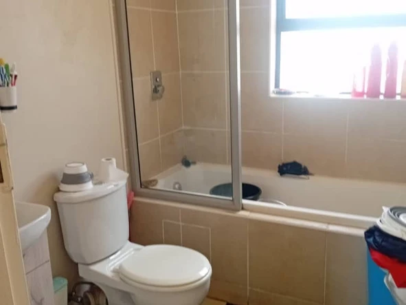 2 Bedroom Flat & Apartment
