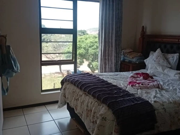2 Bedroom Flat & Apartment