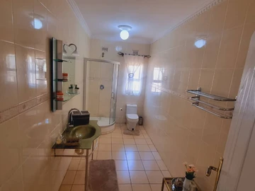 6 Bedroom House