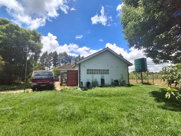 4-Bedroom House with Borehole on 3000m² Land in Emerald Hill, Harare