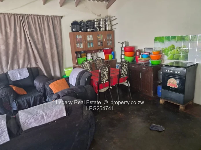 7-Bed Budiriro: Borehole, Gated Yard & Open Lounge (Sole Mandate)