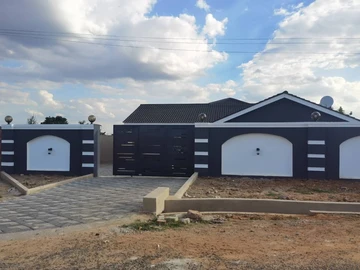 Spacious 4-Bedroom Home with Borehole in Zimre Park, Harare