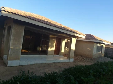 Spacious 4-Bedroom Home in Westlea with Modern Amenities