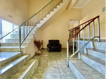 6 Bedroom House