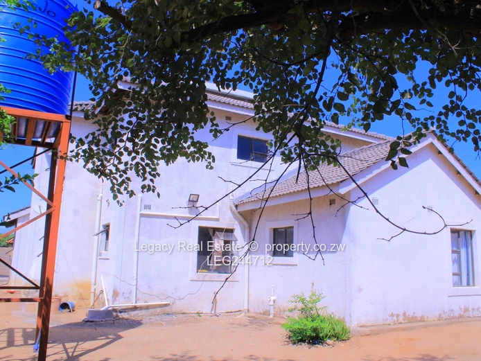 Beitbridge Bargain – Large Stand With Solid Structure