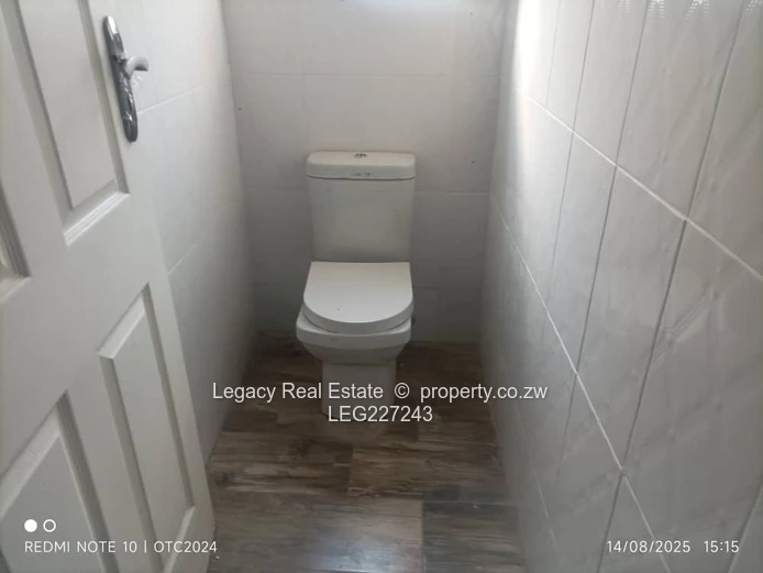Glen Lorne 3-Bed Garden Flat with Balcony & Paved Yard
