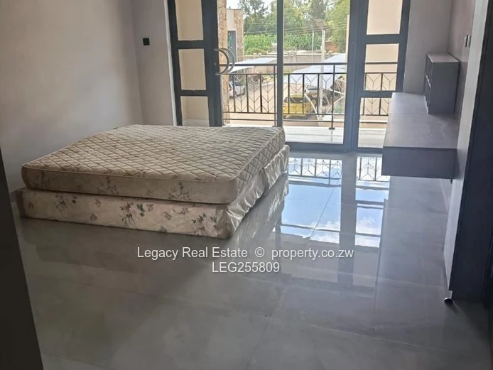 Golden Stairs 3bed duplex - En-suite & Borehole