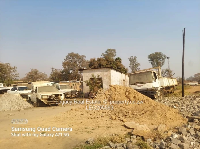 Amaveni Workshop & Warehouse with Truck Yard (2142m²) (Sole Mandate)