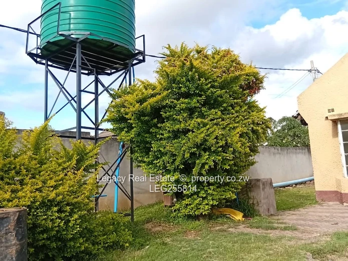 4-Bed Zimre Park House — Fitted Kitchen, Garden & Garage