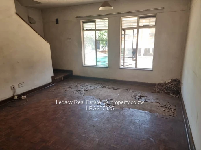 Avenues CBD 2-Bed Flat — Balcony, Parking & Fitted Kitchen