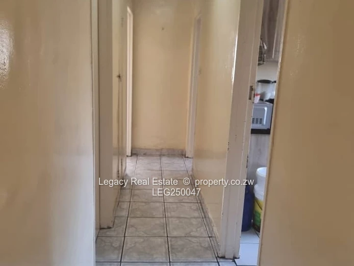 Sunny 2-Bed Cottage in Marlborough, Harare West — Borehole