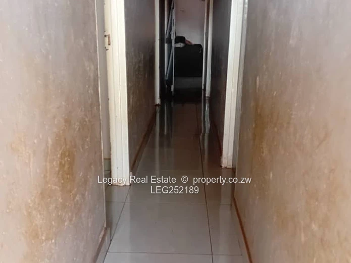 4-Bed Glen View Home — Walled Yard, Verandah & Good ZESA