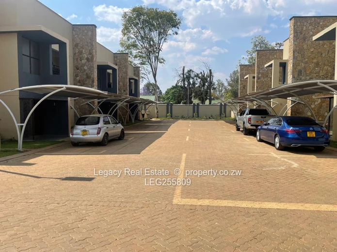 Golden Stairs 3bed duplex - En-suite & Borehole