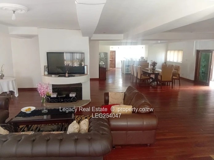 Spacious 6-Bed Home with Open-Plan Living & Borehole — Borrowdale Brooke