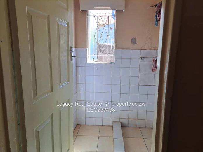 Dzivarasekwa Gunhill Family Home with ensuite & borehole (USD BANK TRANSFER ACCEPTED)