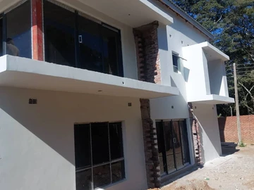 4 Bedroom Flat & Apartment
