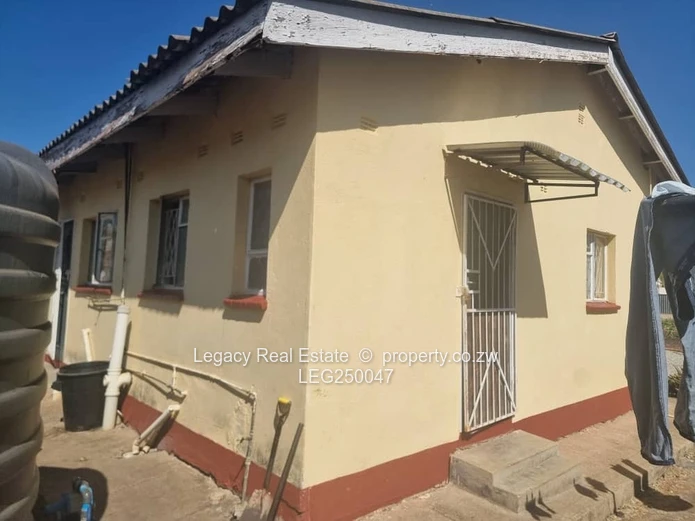 Sunny 2-Bed Cottage in Marlborough, Harare West — Borehole