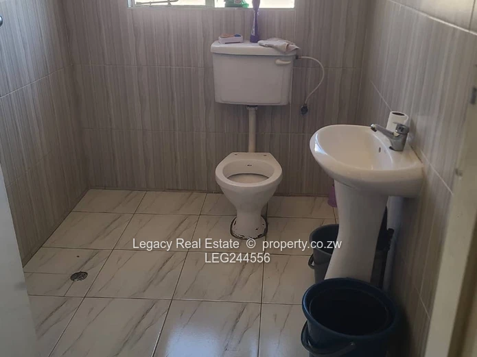 Walled 5-Bed Home in Chitungwiza - Tiled Verandah & En-Suite