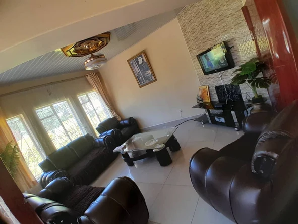 4 Bedroom Flat & Apartment