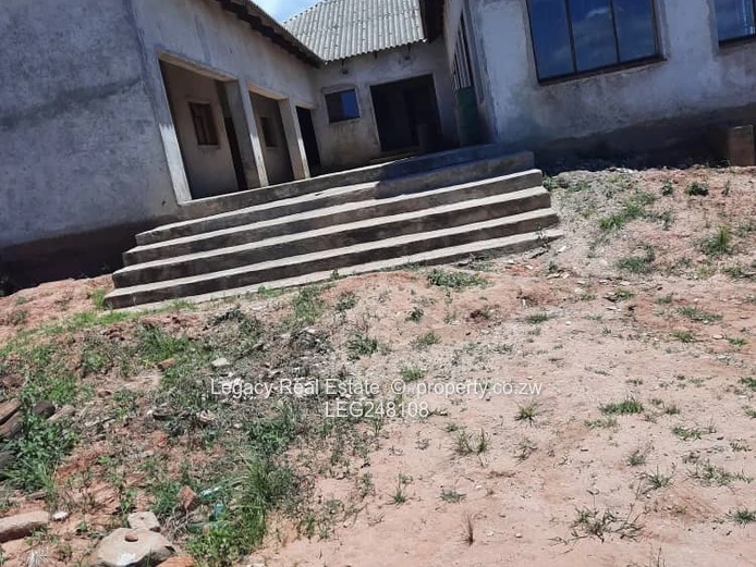 Commercial Warehouse With High Roof Clearance For Sale